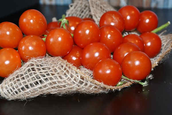 Propiedades de la piña, tomate y la uva