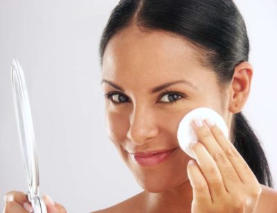 Beneficios de limpiar el rostro